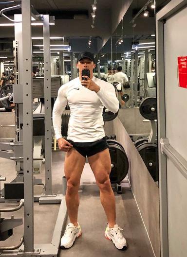 当和尚练出一身肌肉，是什么画风？这位泰国*男猛**颠覆了我的认知