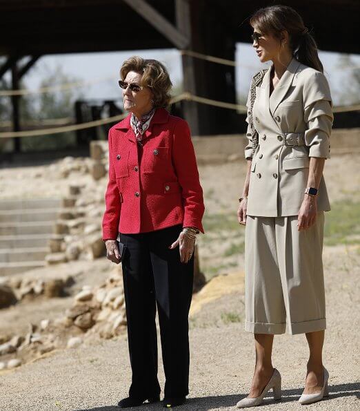 约旦王后拉尼娅皇室风格,49岁约旦王后穿传统服饰闪耀亮相