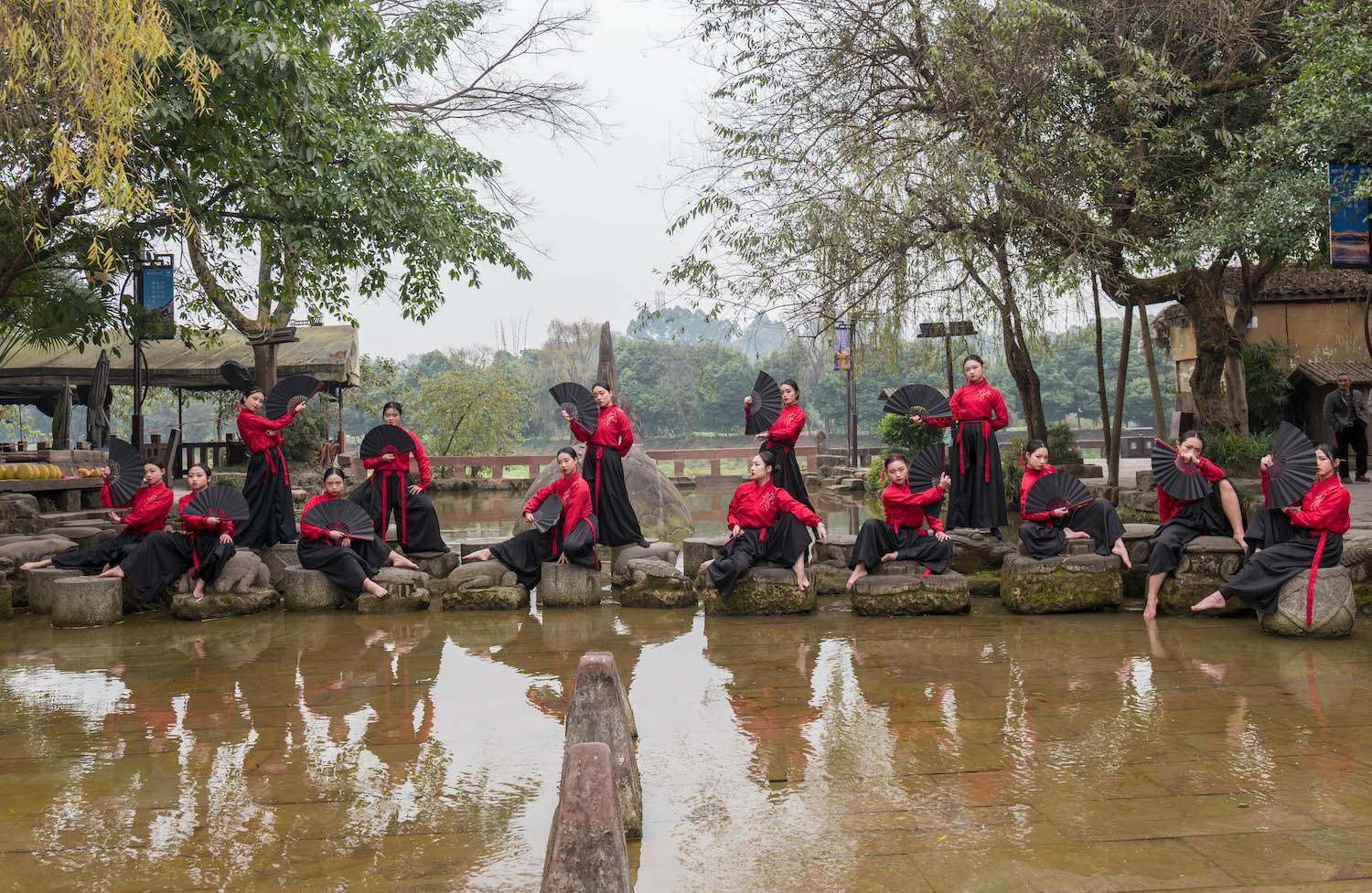 绌哄鐬棿鍙樿韩濂冲叺,绌哄蹇棯鏄ョ鑸┖