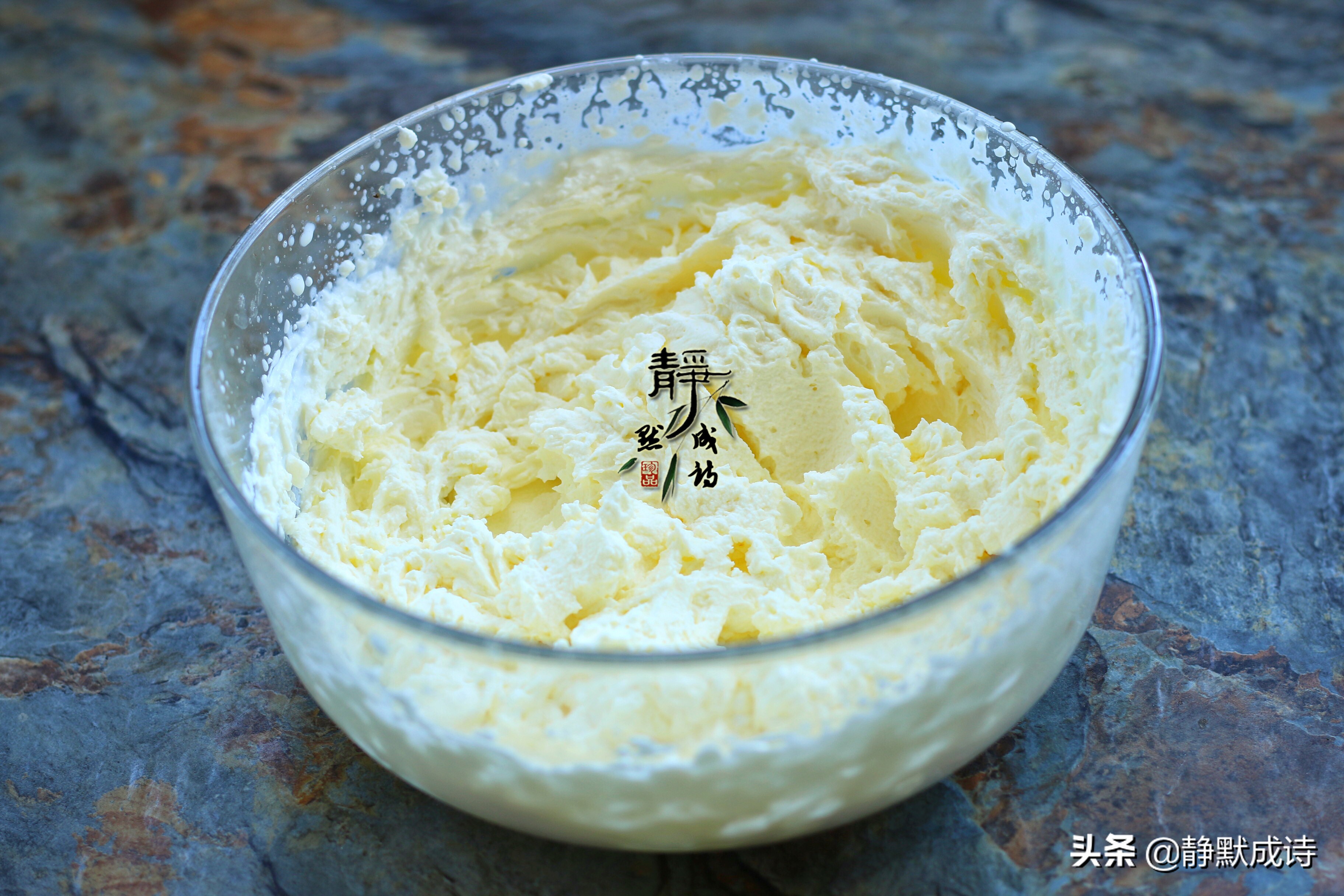 最简单冰淇淋做法不用冰淇淋粉,最简单的冰淇淋做法连小孩都会做