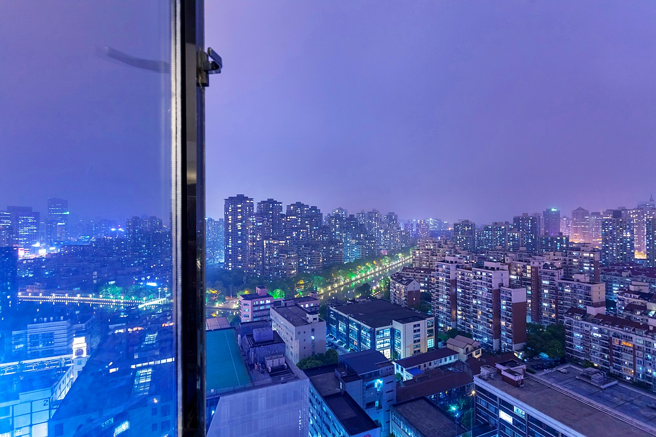 体验BOOMI亲子房，吃自助小火锅，喝本地啤酒，周末可以这么过