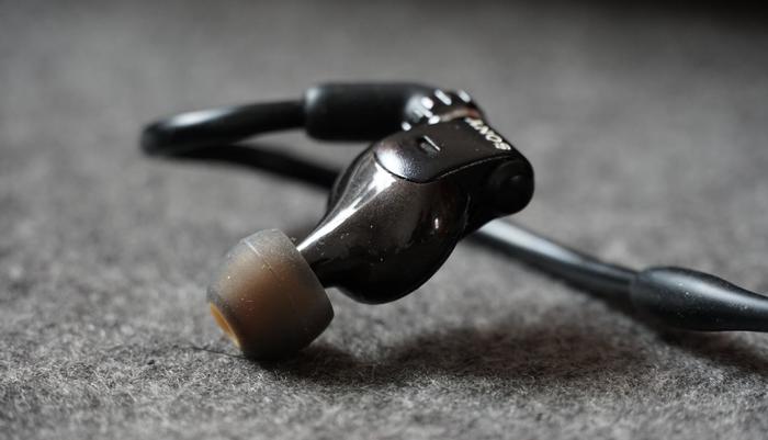 榛戣壊璁板繂涔﹁瘎,榛戣壊璁板繂闊╁浗