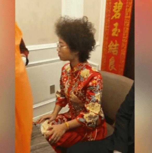 和网恋女友第一次面基，最后却进了男厕所，我现在该怎么办