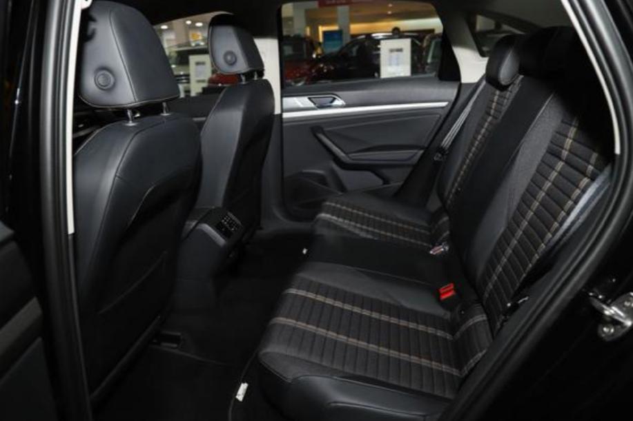 2020款朗逸1.5t星空满逸版白色,2021款新朗逸哪款性价比高