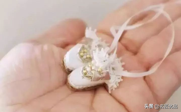 怎么用不要的衣服给玩偶做裙子,怎么给小玩偶做好看的小裙子