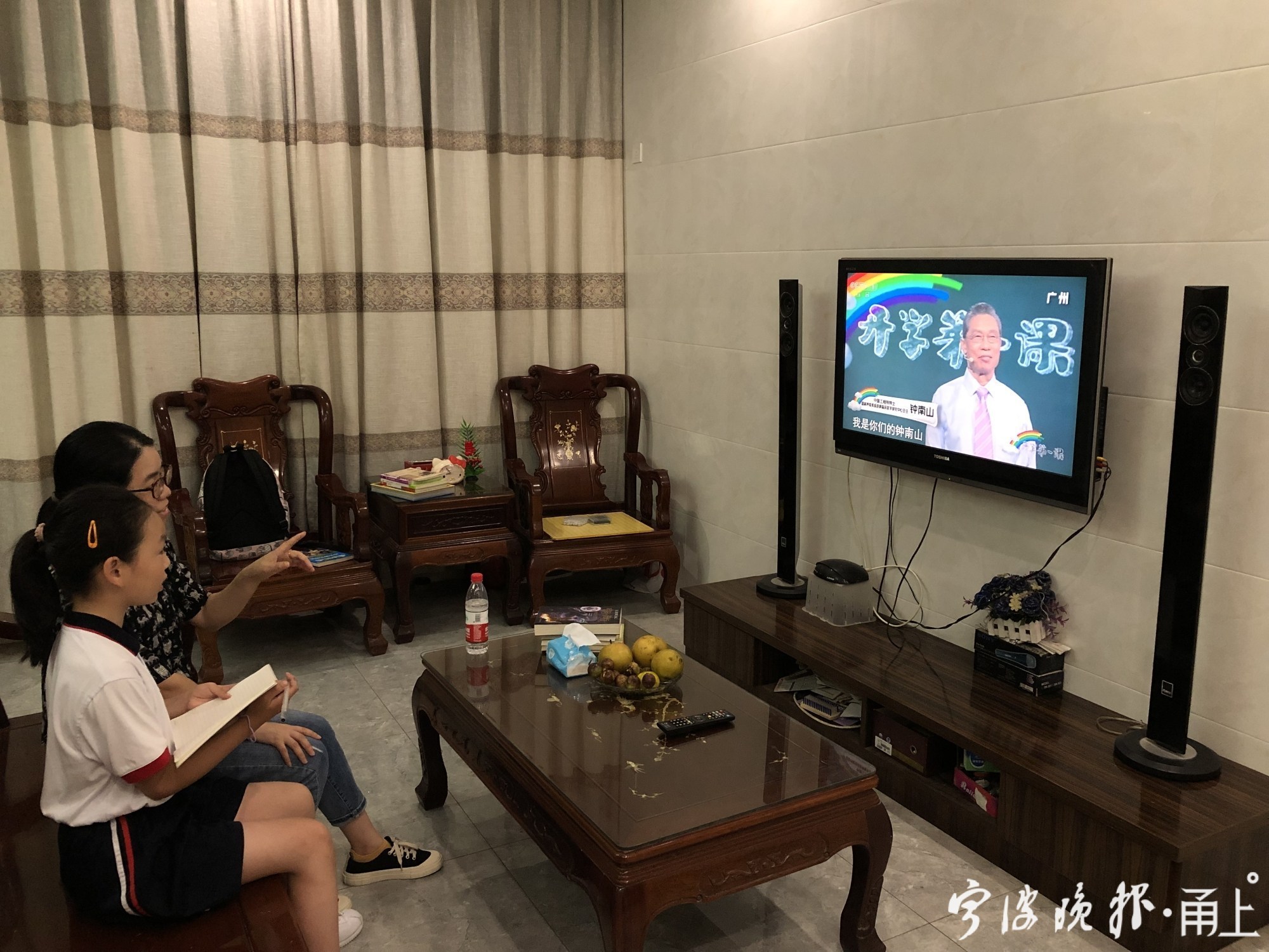 “我看到无数无名英雄”，《开学第一课》引宁波中小学生热议