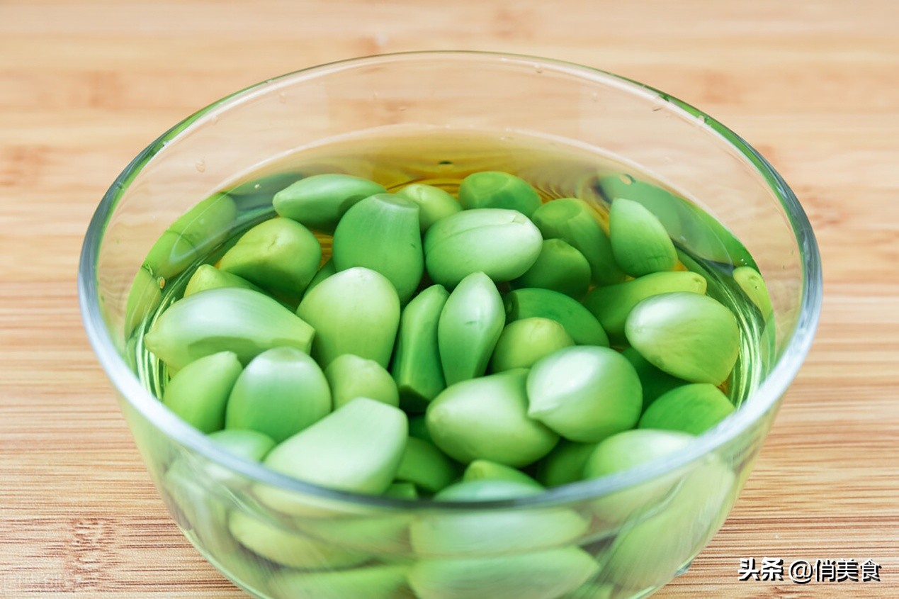 腊八蒜用什么醋腌才能变绿,腊八蒜可以直接用醋腌吗