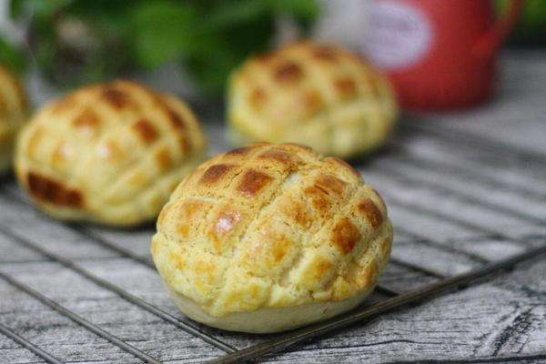 正宗港式菠萝包的做法,港式菠萝包的家常做法烤箱