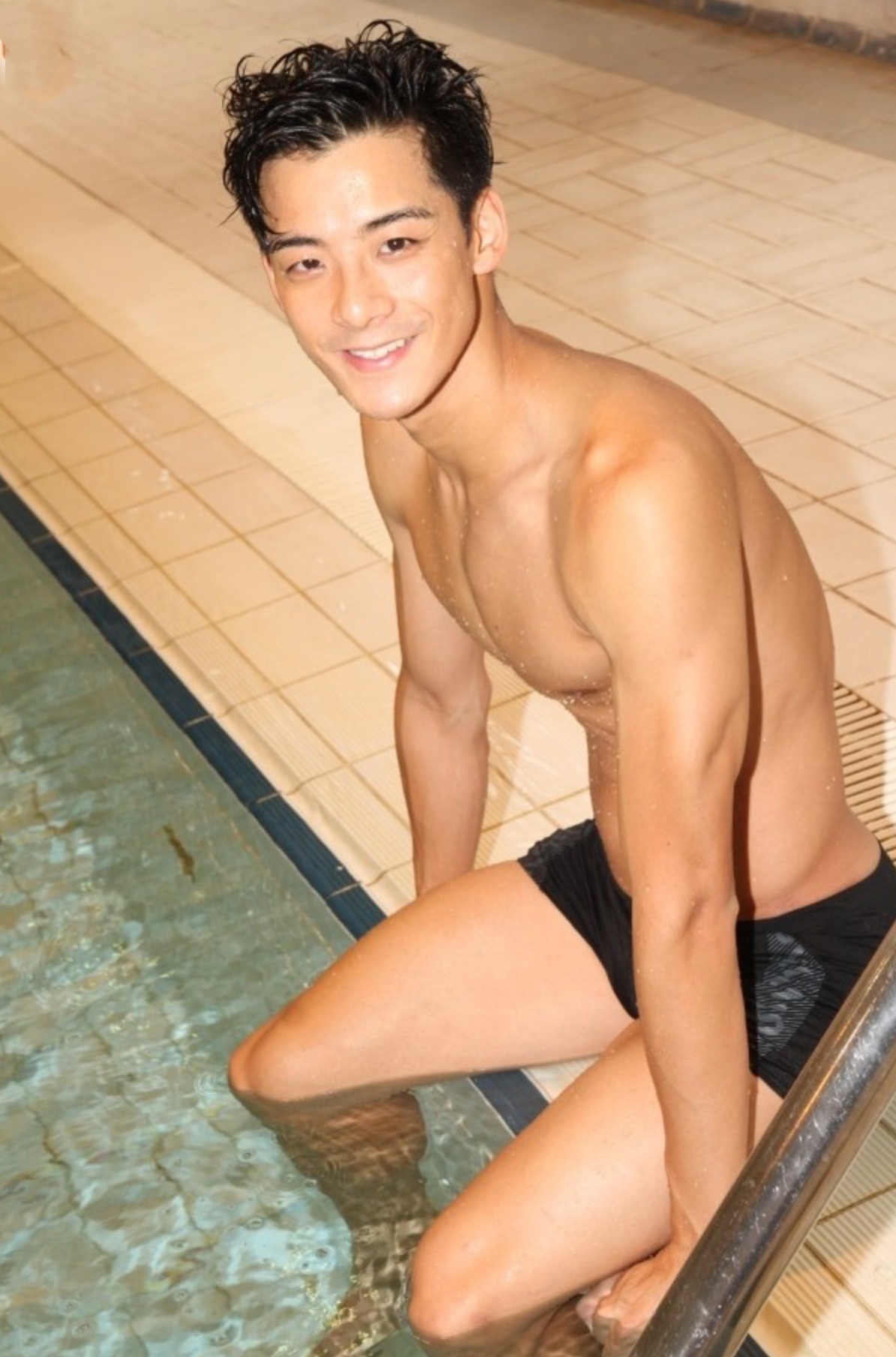 余德丞做tvb直播面容憔悴,余德丞在youtube拍摄的视频