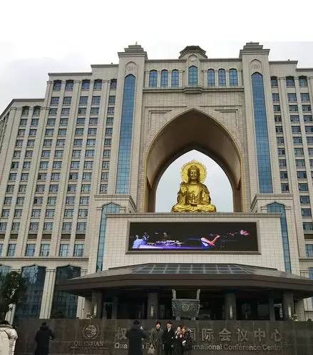 年薪百万、开宝马、住别墅，36斤黄金造的佛像能救得了权健吗？