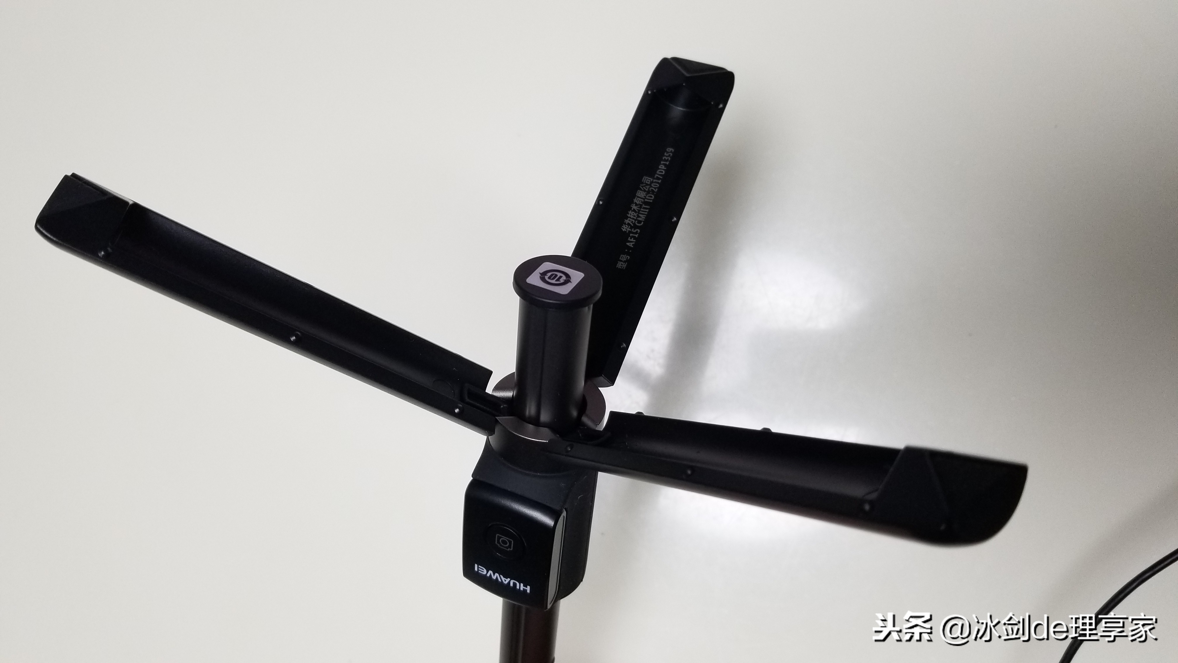 华为三脚架自拍杆af15怎么用,华为三脚架自拍杆无线版怎么用