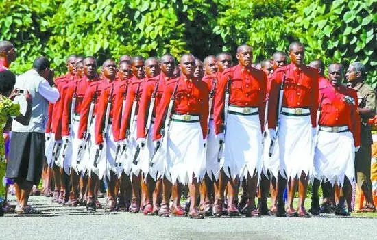 有个民族裙子里不穿*裤内**,是真的吗?