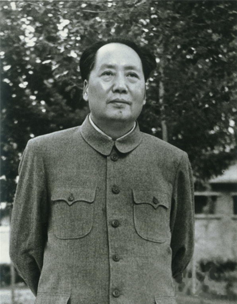 毛主席曾收到一位好友赠的一块腕表,一直戴在手上,直到76年逝世