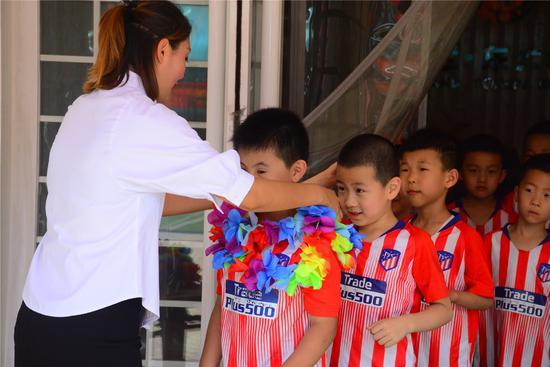 沃德兰·东大幼儿园易城园“沃沃足球赛”圆满落幕小球员诠释“体育精神”