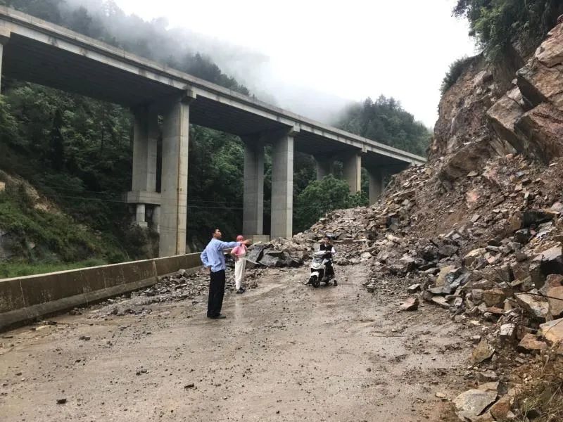 地方最新暴雨预警,黔南大到暴雨预警