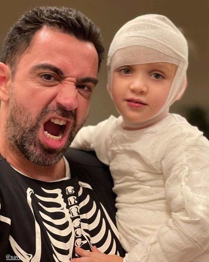 23位足球明星过万圣节，莱万夫妇扮小丑，迪玛利亚变宇航员