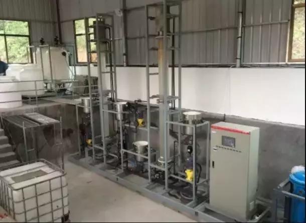 技术：低浓度*土稀**溶液大相比鼓泡油膜萃取技术与装备