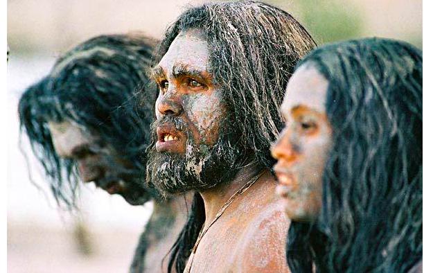 人类全身褪去毛发后，为什么只留下头发、阴毛和腋毛？