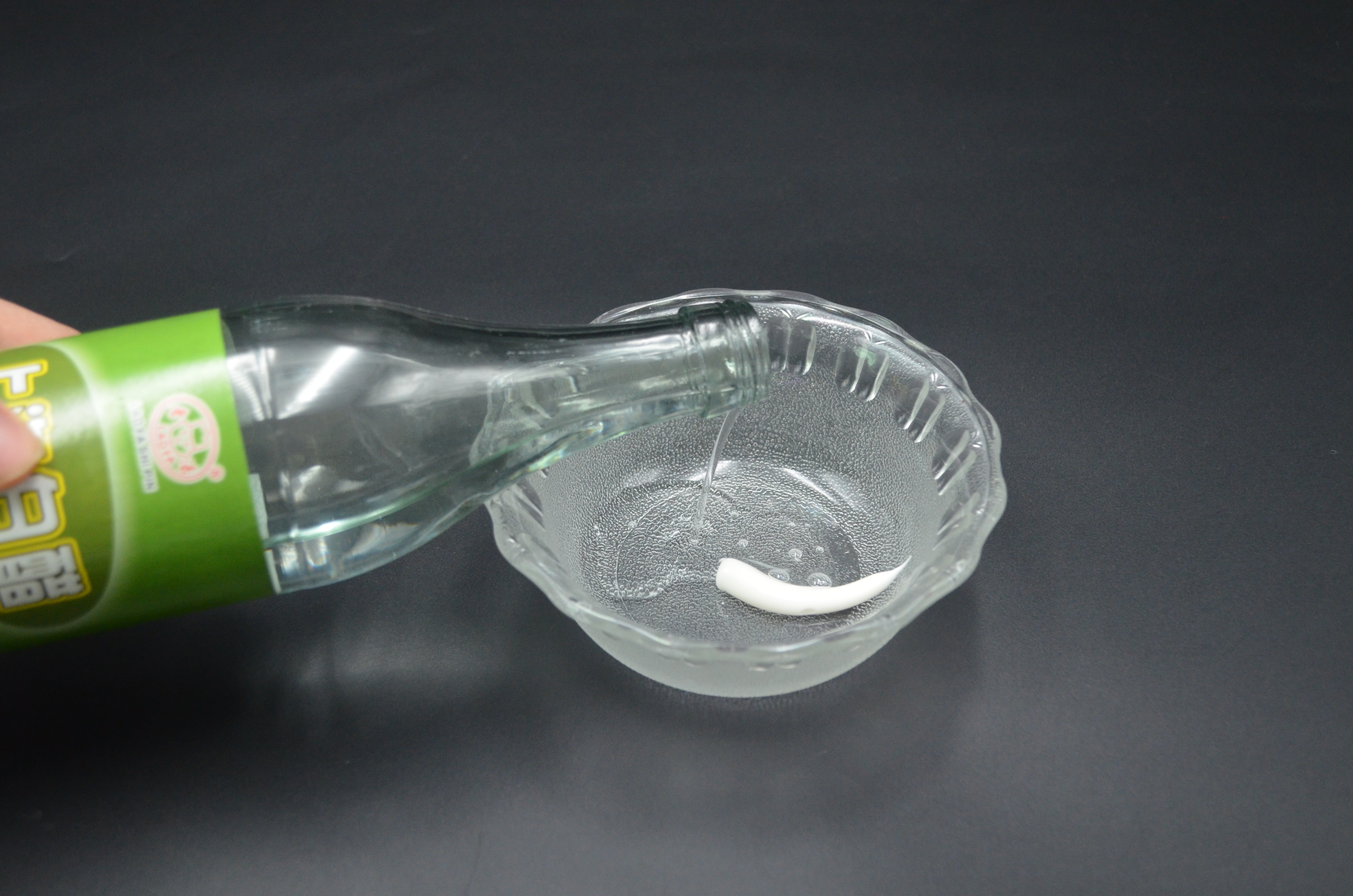 羽绒服脏了不用洗的小妙招,羽绒服脏了用什么干洗最好