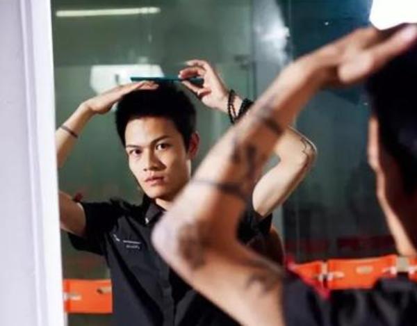 广东小伙罗福兴：11岁创办“杀马特家族”，拒绝富婆追求后怎样