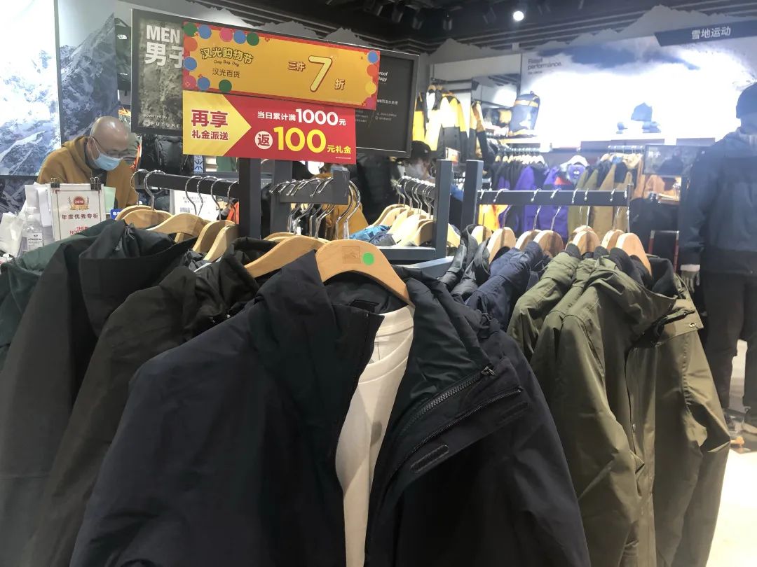 纽巴伦冲锋衣不防水？门店归咎代理商