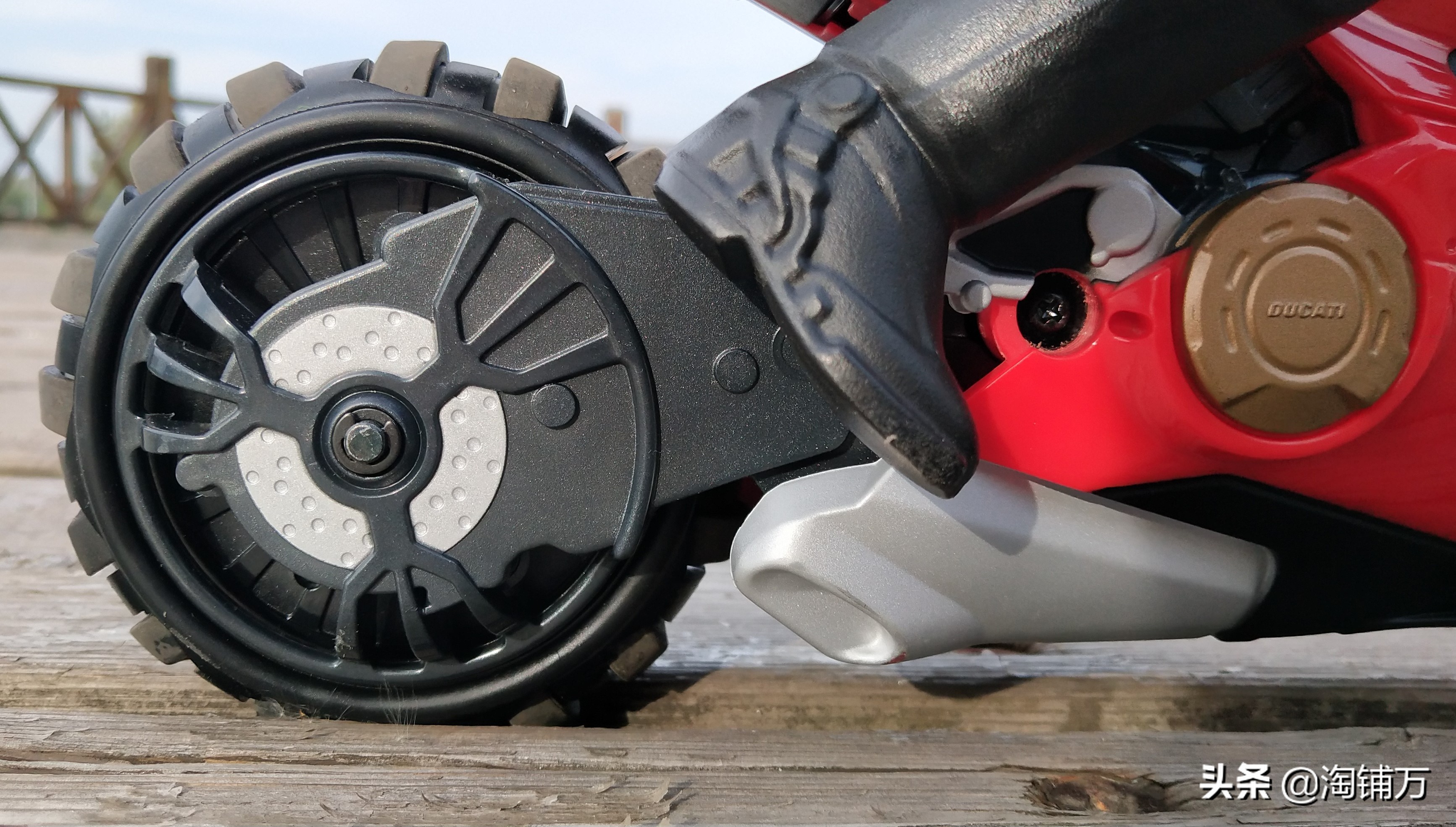 赛科龙巡航摩托车 (杜卡迪智能遥控摩托)