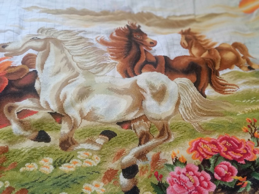 十字绣大功告成,已绣好的十字绣成品客厅手工