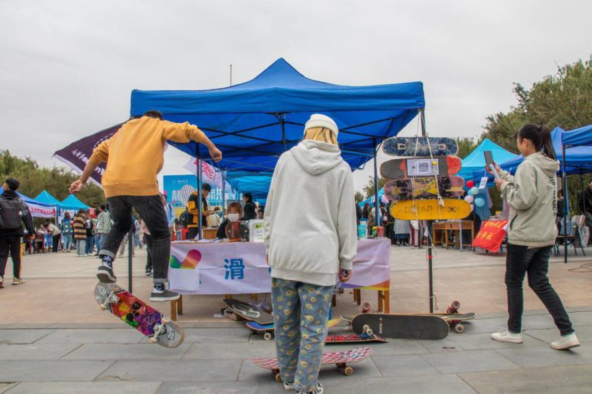 “你在看什么?”“兰大的烟火气”