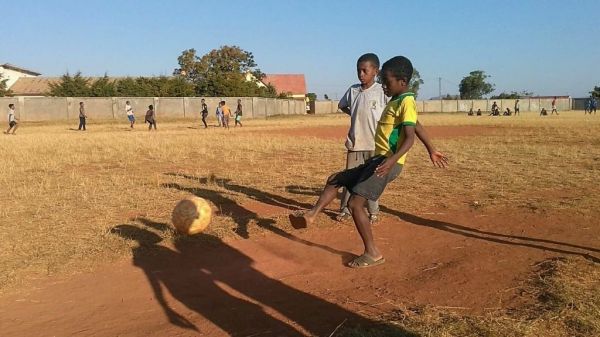 足球*子骗**横行儿童“足球梦”催生新型“奴隶贸易”