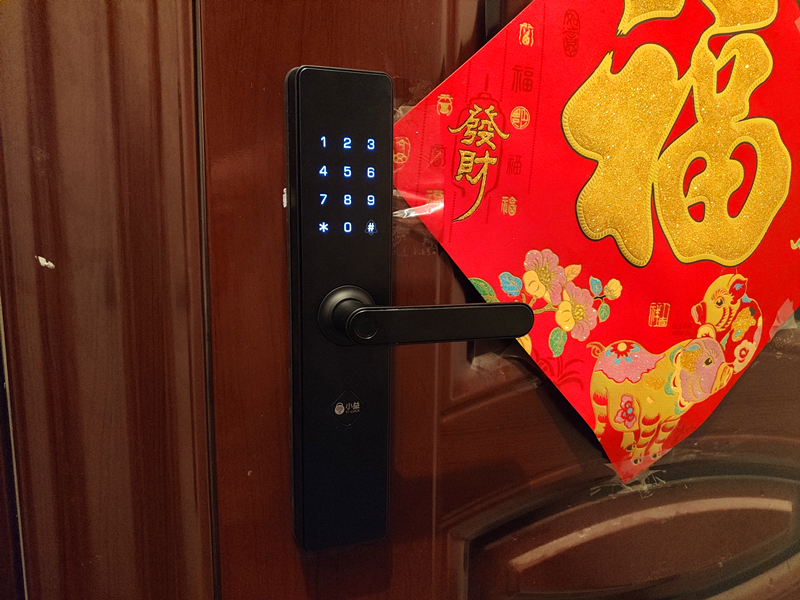 支持远程开门临时密码智能锁,智能密码锁怎样使用门卡开锁