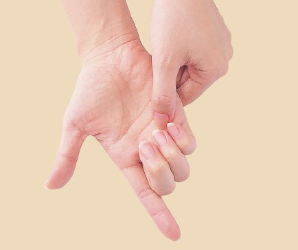 胸闷胸痛中医按摩哪里能缓解,胸痛穴位按摩妙招