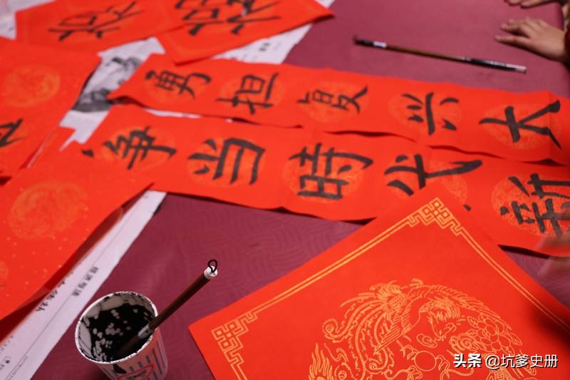 春联怎么写五个字加横批,写春联常见用字的写法