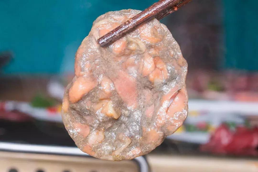 排到凌晨2点！曝光魔都这家「牛排火锅」，1折吃垮老板！