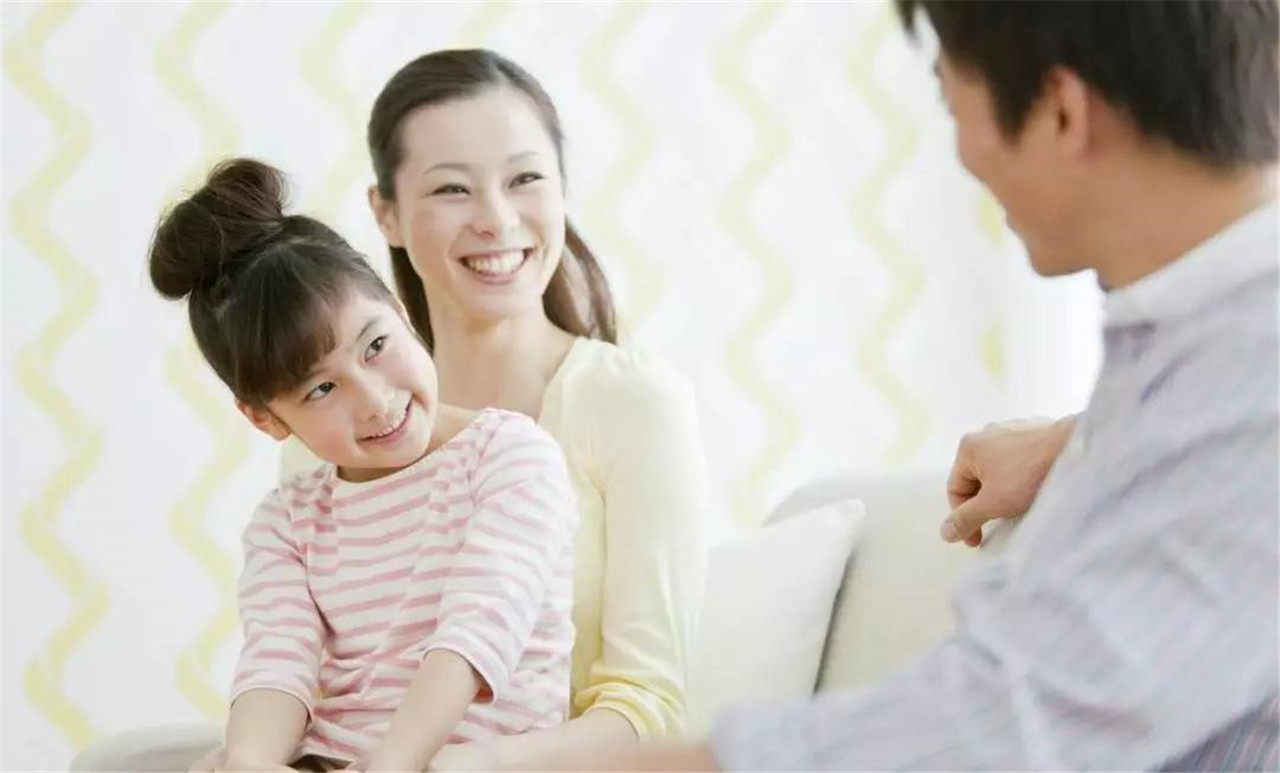 孩子喜欢哭鼻子,面对爱哭的孩子不要吼,父母这样做更管用