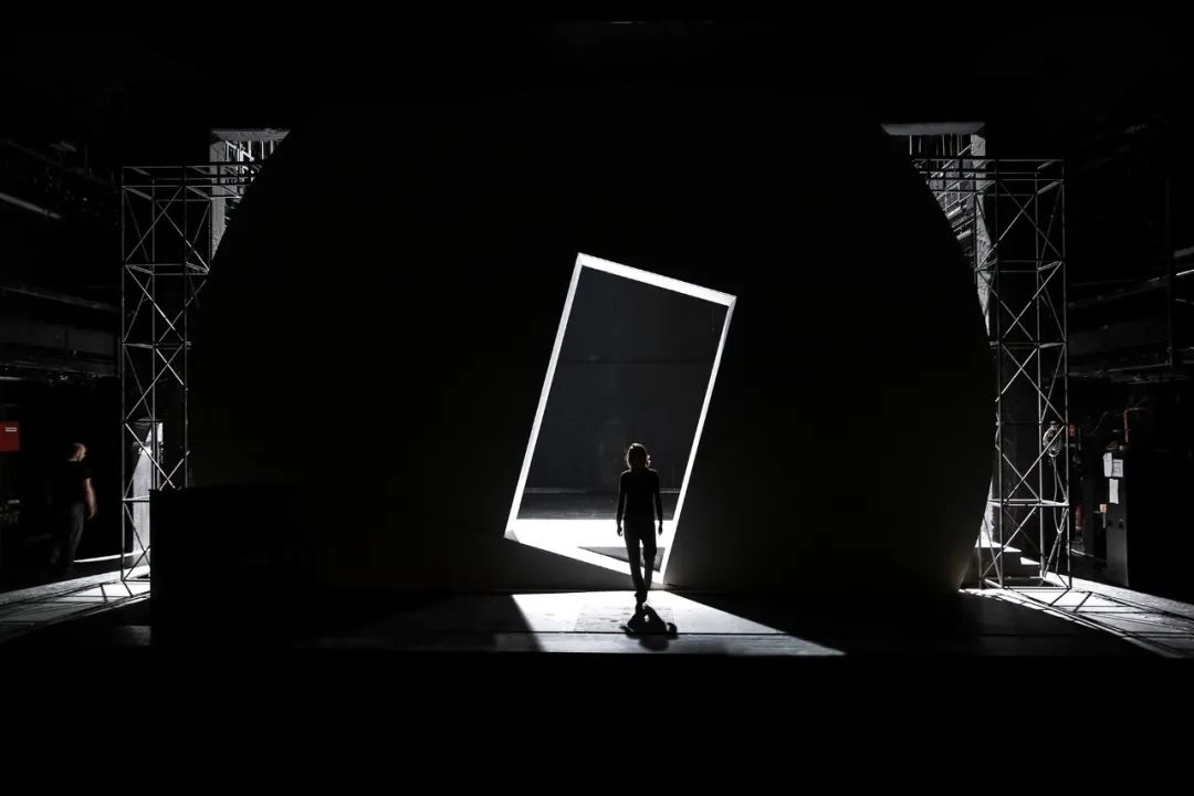 SebastianHannak/震撼心灵的舞台空间美学