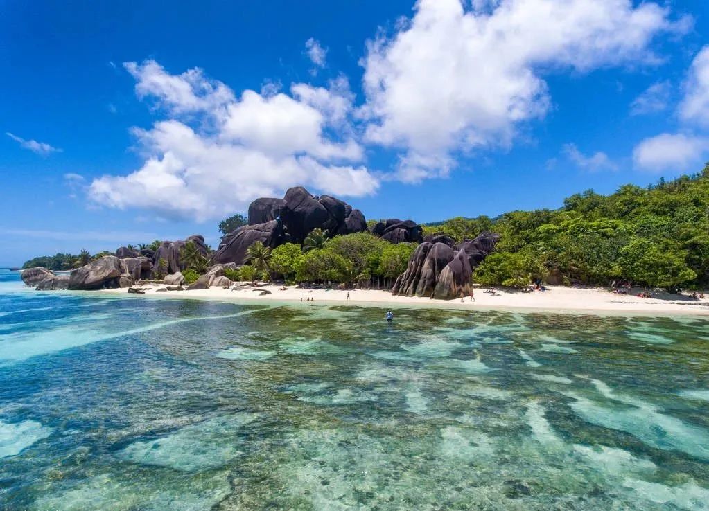 全球最适合蜜月旅行十大海岛,十大海岛度假胜地