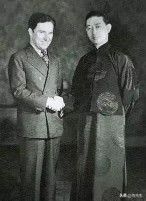 霍金年轻时照片有多帅,霍金21岁时的照片