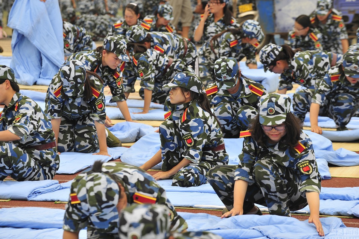 大学生开学被子买还是带,大学开学被子自己带还是学校买