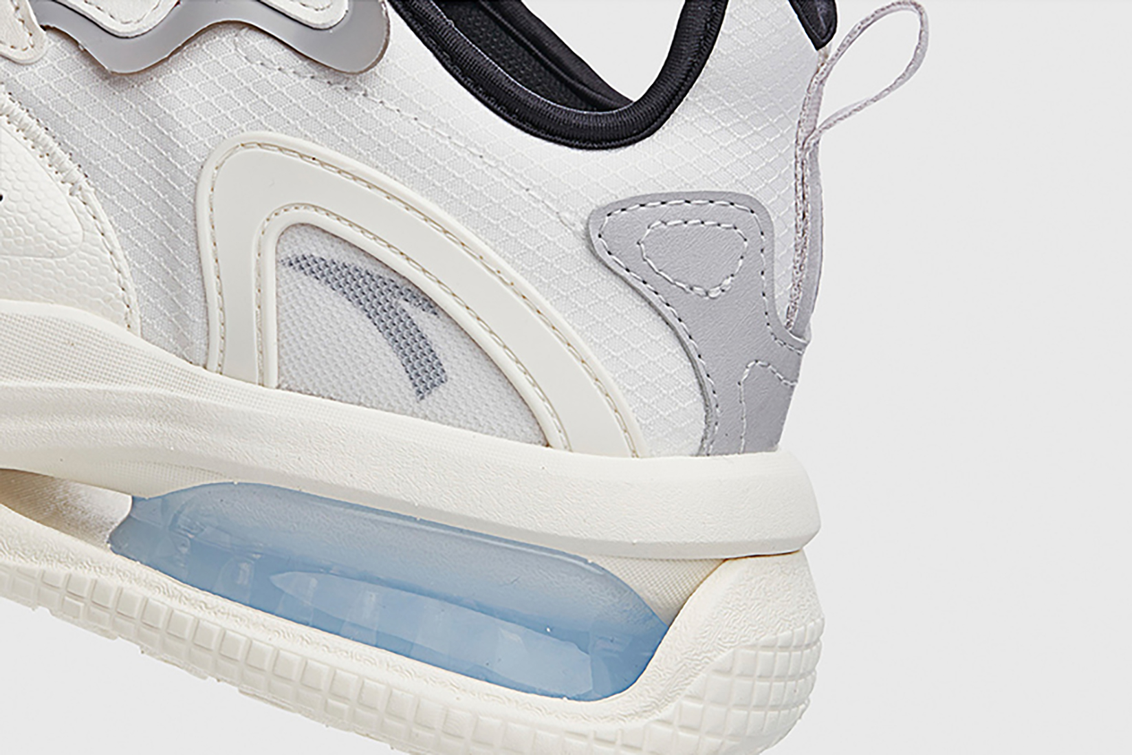 可视化弹力胶加镂空结构，这双国产潮鞋真潮真吸睛