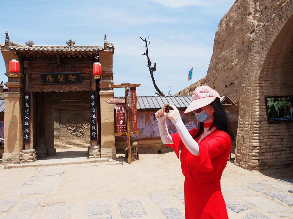 跟着星爷和老谋子的电影,去逛这座大名鼎鼎的西北影视城堡