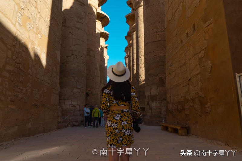 一半沙漠一半海洋图片,一半沙漠一半湖水