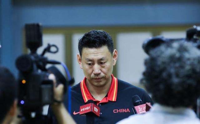 李楠跟杜锋执教的中国男篮区别,李楠执教生涯回顾
