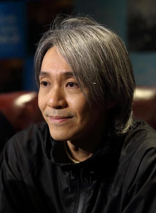 58岁周星驰终于露面了,五十八岁的周星驰