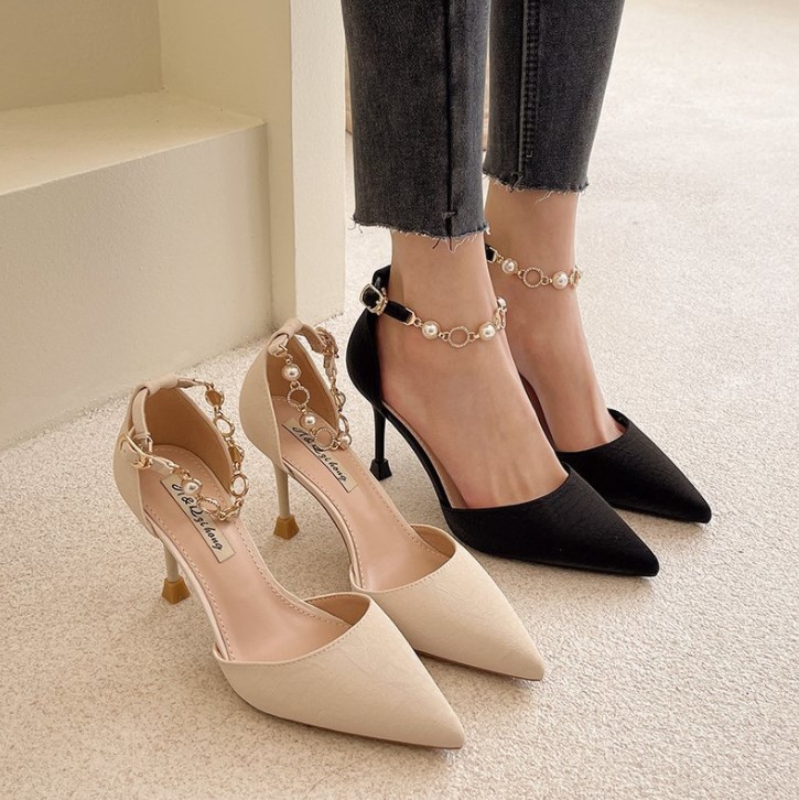 高跟鞋买大还是小点好 (高跟鞋鞋跟高买大还是买小)