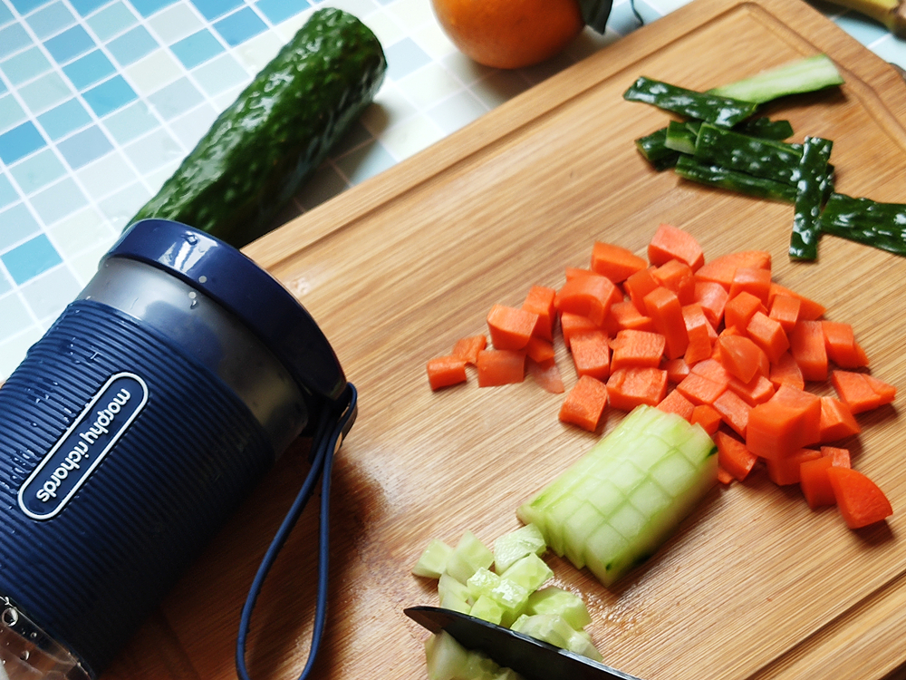 摩飞便携榨汁杯使用方法,摩飞便携榨汁杯充电视频