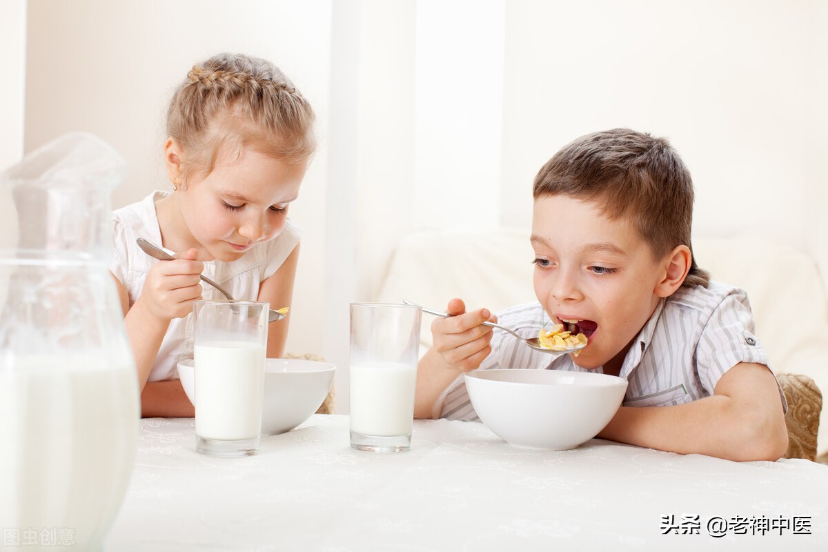 孩子不吃饭地图舌睡觉不踏实,宝宝不吃饭舌苔发黑怎么办