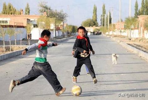 旅行青春新疆,奔跑吧少年新疆足球