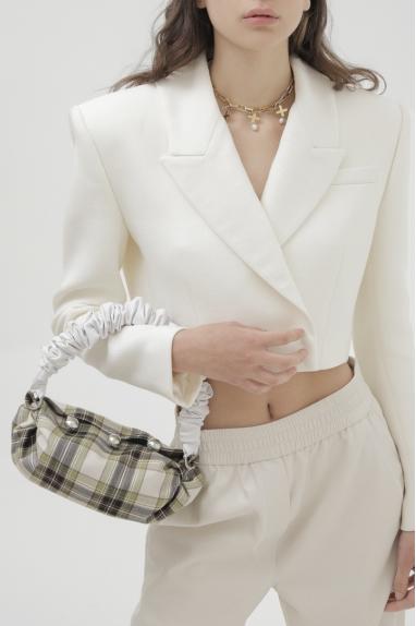 钟楚曦的包包里有什么,钟楚曦杨采钰宋妍霏