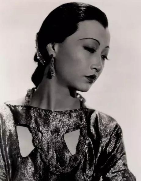 黄柳霜从洗衣工女儿到好莱坞传奇,黄柳霜在好莱坞当过主角吗