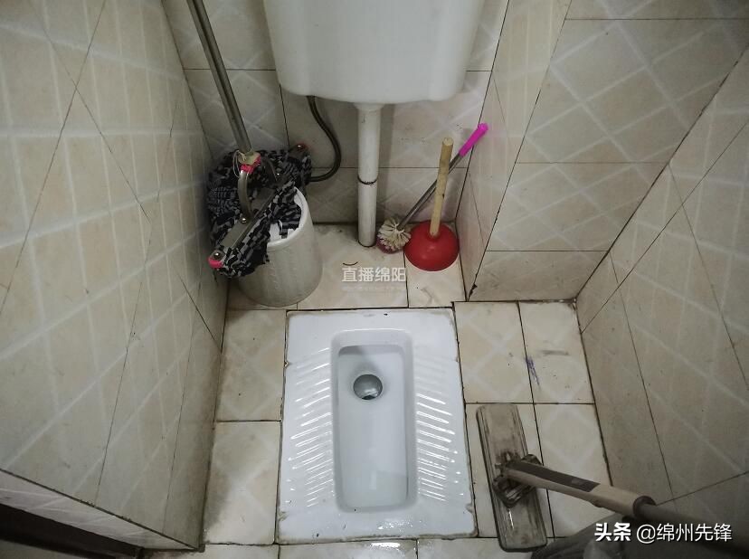 排污管臭气涌出怎么解决,下水道堵塞污水外溢排污